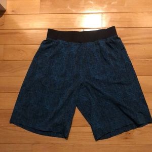 Men’s medium lulu lemon shorts